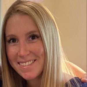 Meet your Posher, Monique